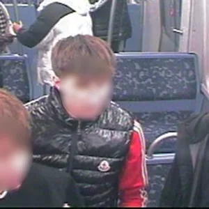 Diese drei Heranwachsenden sollen einen Mann in einer Hamburger U-Bahn brutal verprügelt haben.