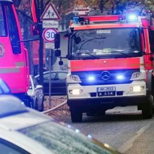 Feuer in Hochhaus in Steilshoop – Feuerwehr rückt zwei Mal an