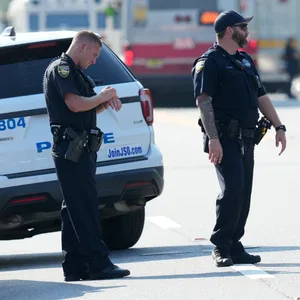 Polizisten sperren den Tatort in Jacksonville ab.