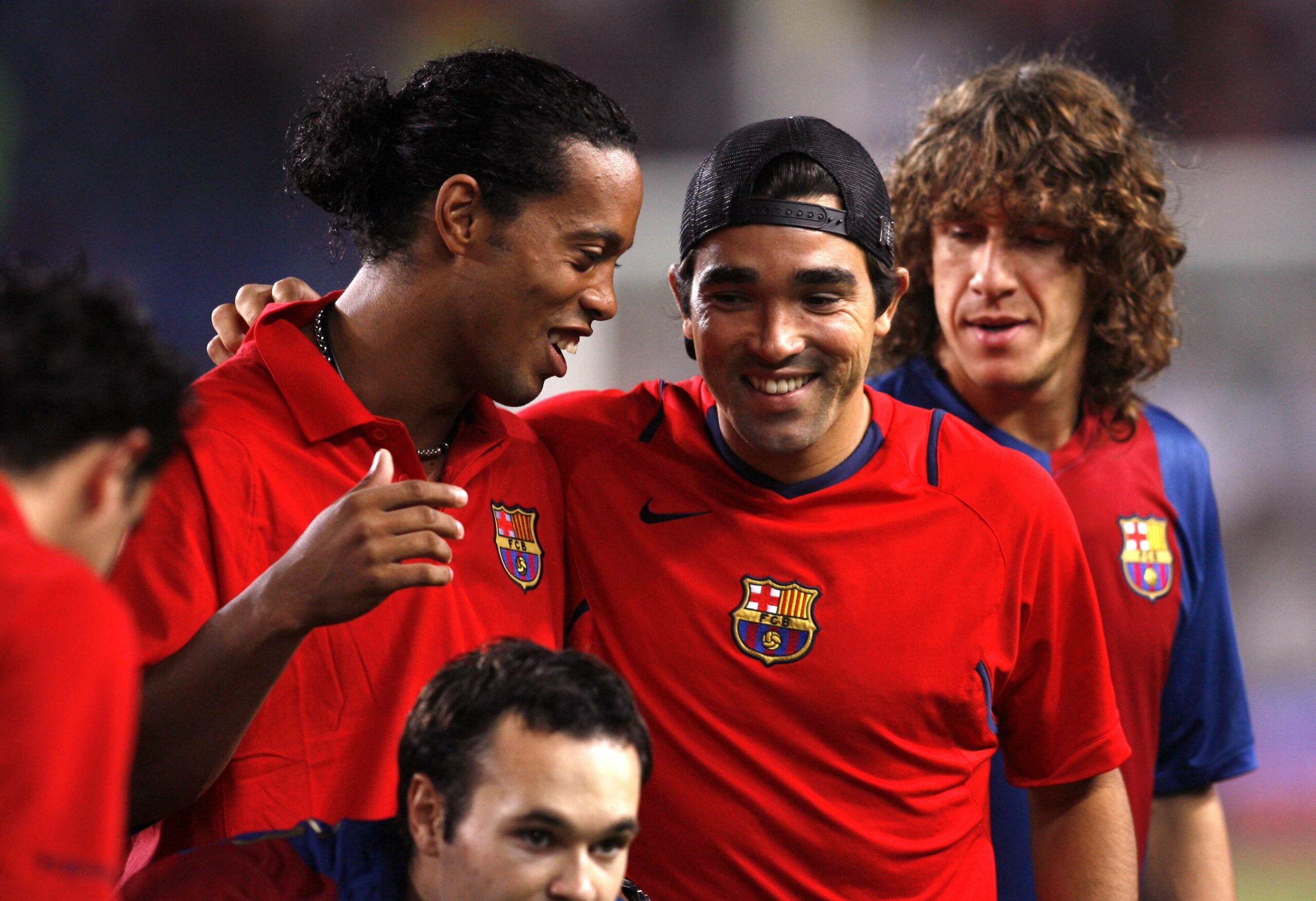 Deco zusammen mit Ronaldinho und Carles Puyol