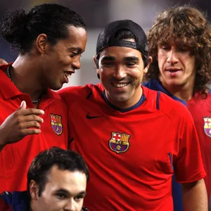 Deco zusammen mit Ronaldinho und Carles Puyol
