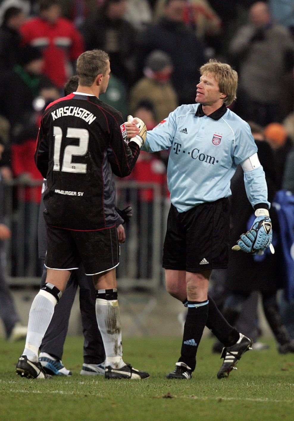 Oliver Kahn klatscht mit Sascha Kirschstein ab