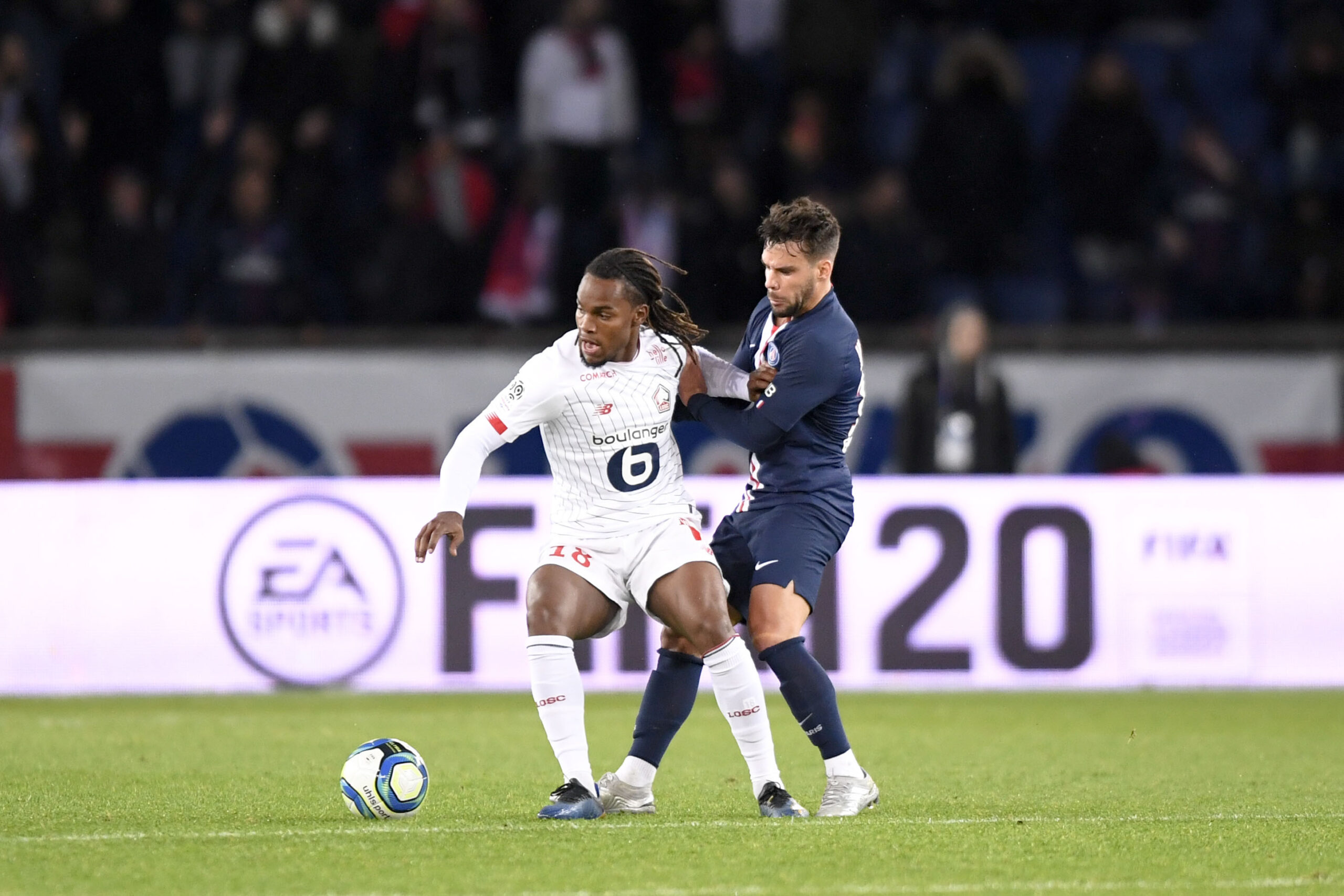 Juan Bernat im Zweikampf mit Renato Sanches