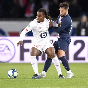 Juan Bernat im Zweikampf mit Renato Sanches