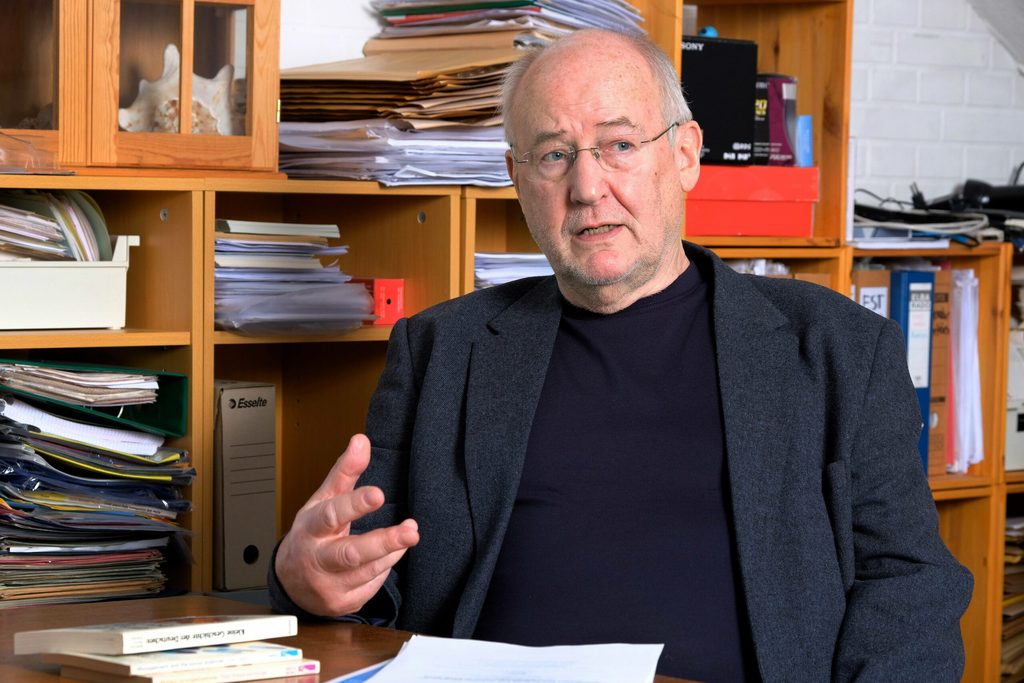 Prof. Elmar Wiesendahl