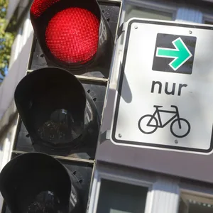 Den grünen Pfeil für Radler sucht man in Hamburg wohl vergebens.