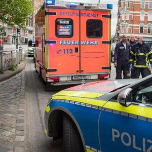 Polizei und Rettungsdienst im Einsatz (Symbolbild)