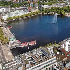 Kaum vorstellbar: Mitten auf der Binnenalster soll eine riesige offene Baugrube für die U5 entstehen.