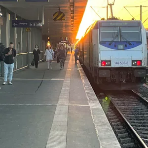 ein Zug im Bahnhof Hannover