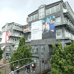 Das Verlagsgebäude von Gruner + Jahr am Baumwall – inzwischen prangt dort überall das RTL-Logo. (Archivbild)