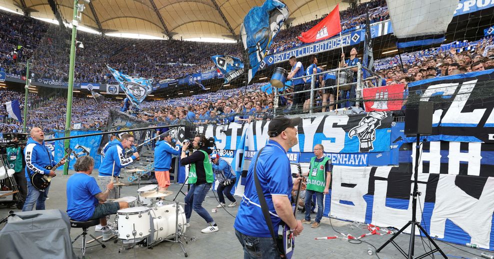 Auch vor der Relegationspleite gegen Hertha BSC trat Abschlach! live im Stadion auf – Glück gebracht hat das nur leider nicht.
