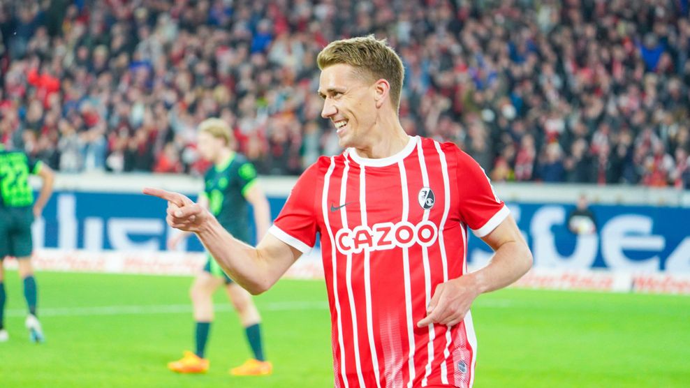 Nils Petersen jubelt nach einem Tor für den SC Freiburg