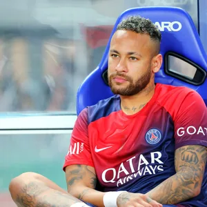 Neymar auf der Bank bei Paris Saint Germain