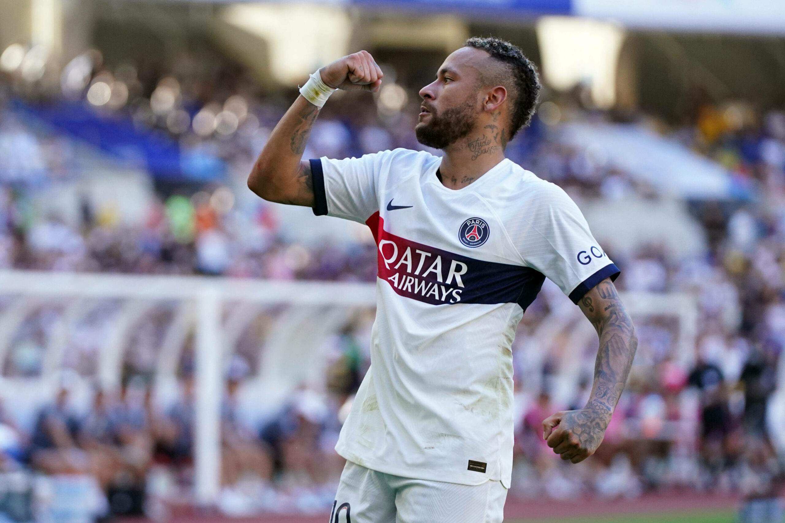 Neymar bejubelt sein Tor in einem PSG-Testspiel