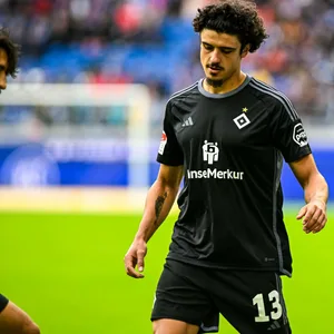 Nasch 55 Minuten wurde HSV-Verteidiger Guilherme Ramos in Karlsruhe ausgewechselt.
