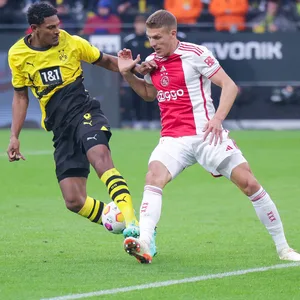 Der Ex-St. Paulianer Jakov Medic im Alex-Testpiel gegen Borussia Dortmunds Sebastian Haller