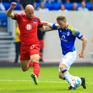 Toni Leistner im Zweikampf mit Joshua Endres