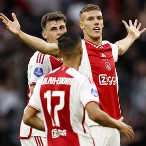 Jakov Medic freut sich über sein Traumtor für Ajax Amsterdam