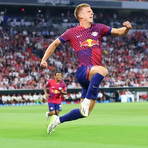 Der Leipziger Dani Olmo bejubelt seinen Treffer zum 1:0 im Supercup-Finale gegen den FC Bayern München