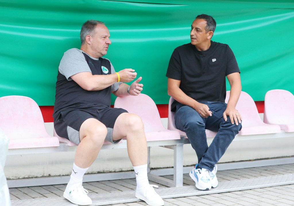 Rachid Azzouzi (52, r.) kam in Marokko zur Welt und wuchs im Rheinland auf. Er lobt Fürth-Trainer Alexander Zorniger (55) für dessen klare Worte gegen Rassismus.
