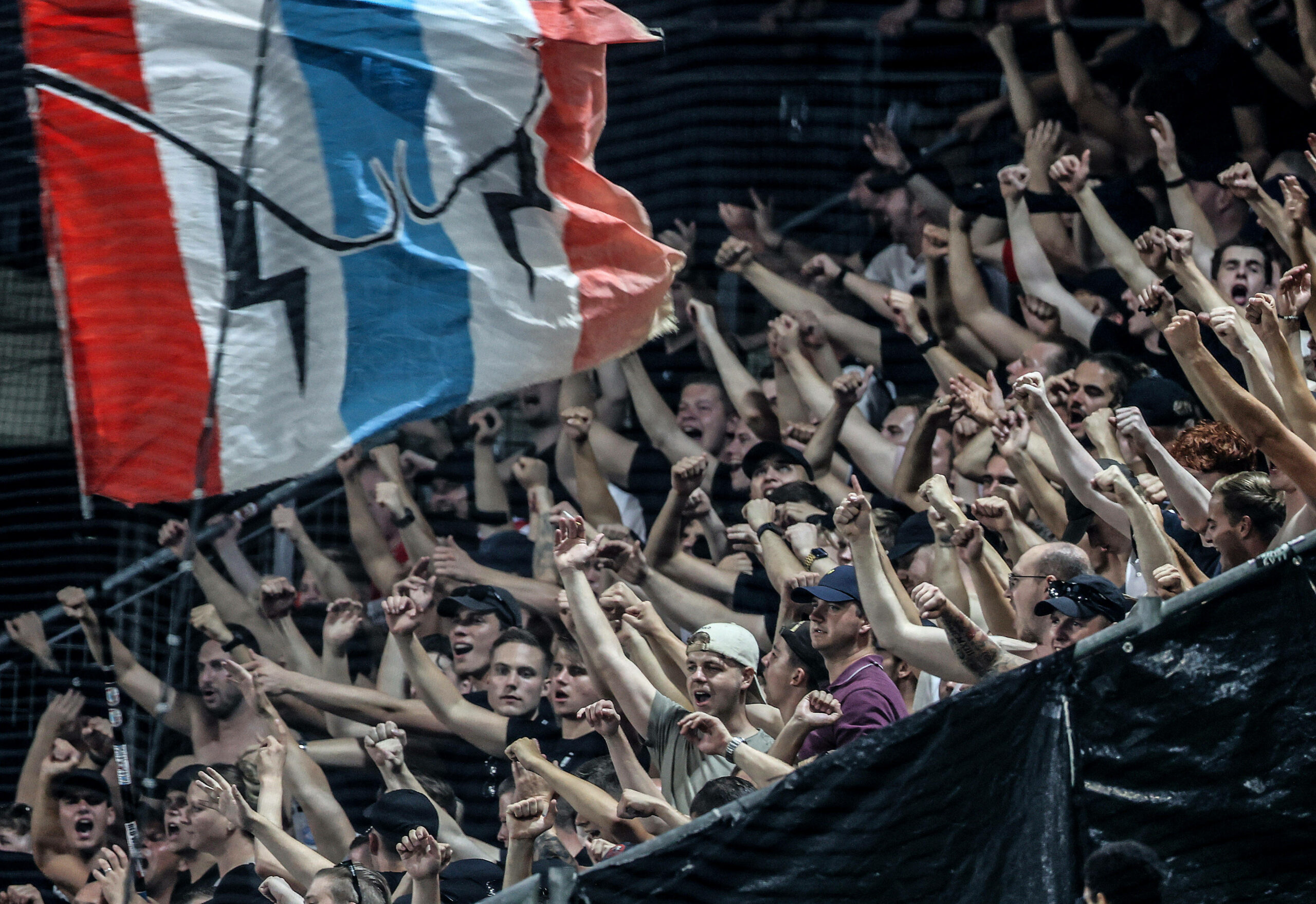 Die Fans des PSV Eindhoven beim Auswärtsspiel gegen Sturm Graz in der dritten Runde der Champions League Qualifikation