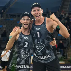 Clemens Wickler und Nils Ehlers jubeln über ihren ersten Sieg am Rothenbaum