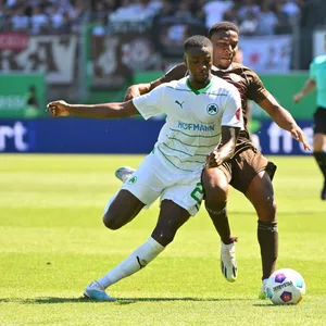 Bei St. Paulis 0:0 in Fürth agierte Flügelspieler Oladapo Afolayan im zentralen Angriff.