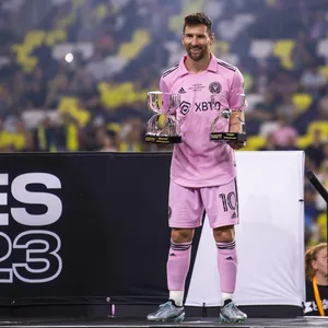 Lionel Messi wird als Torschützenkönig und Spieler des Turniers ausgezeichnet
