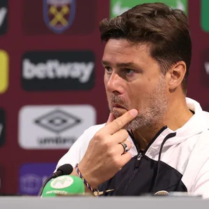 Chelsea Trainer Mauricio Pochettino auf einer Pressekonferenz