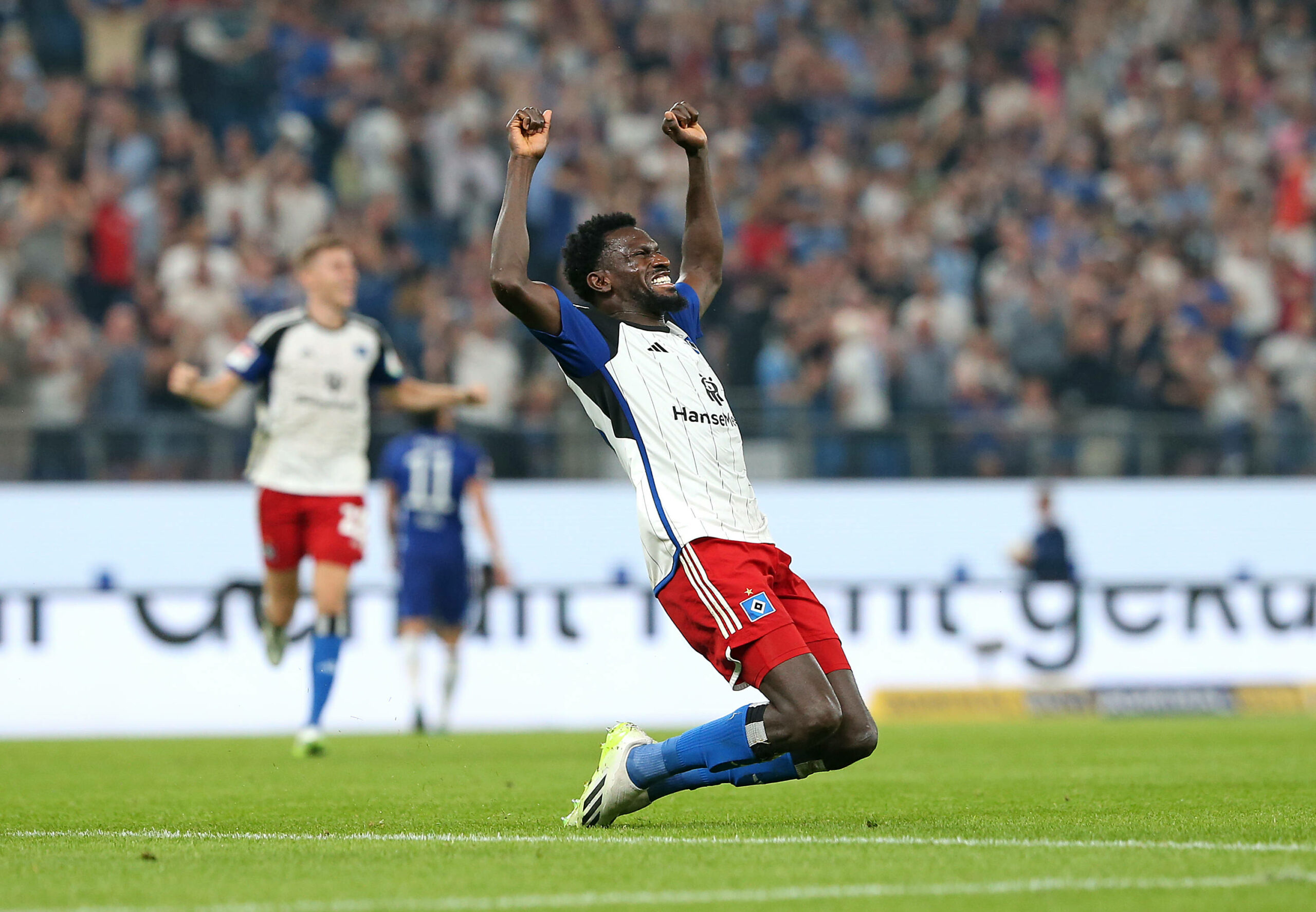 Bakery Jatta bejuubelt sein Tor gegen Hertha