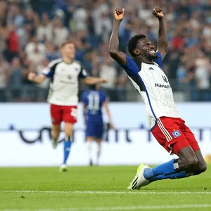 Bakery Jatta bejuubelt sein Tor gegen Hertha