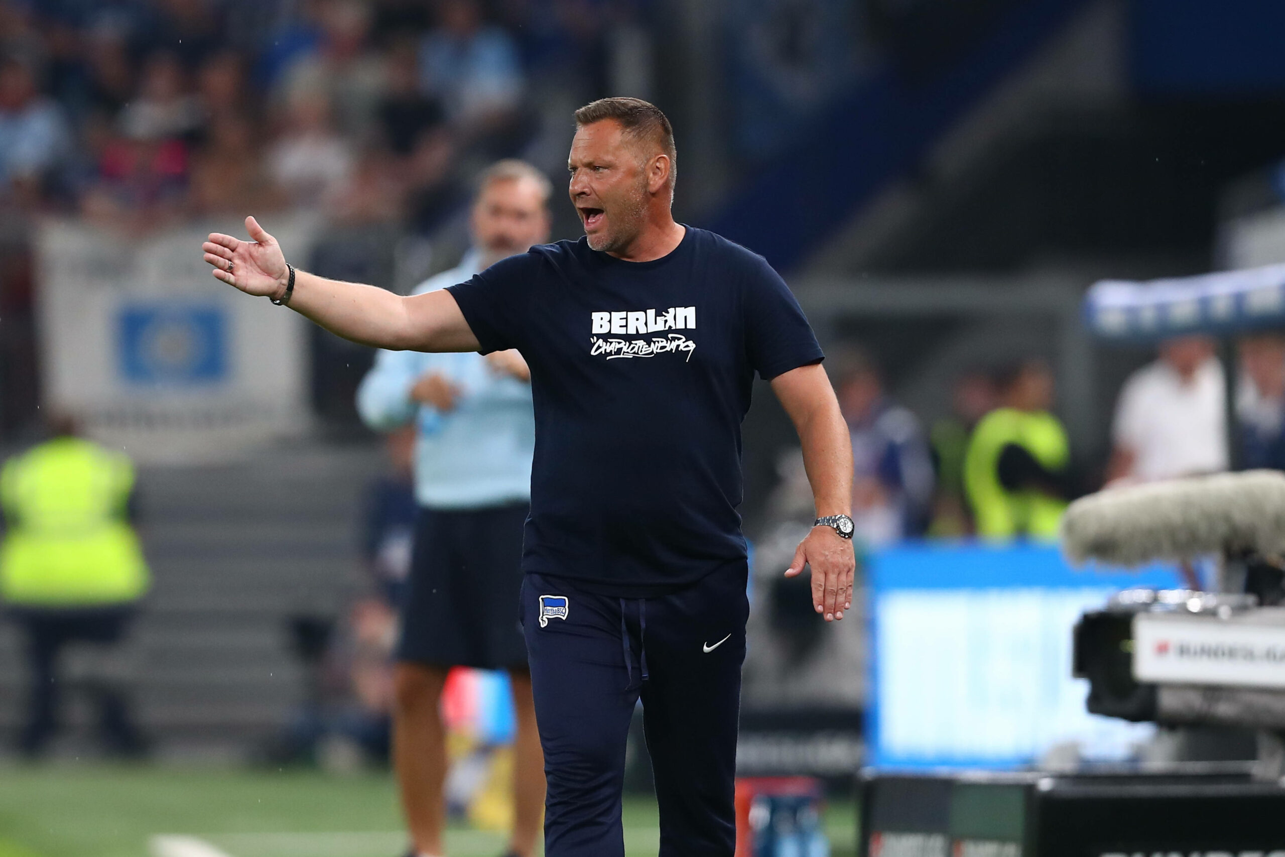 Pal Dárdai Trainer von Hertha BSC beim Auswärtsspiel in Hamburg