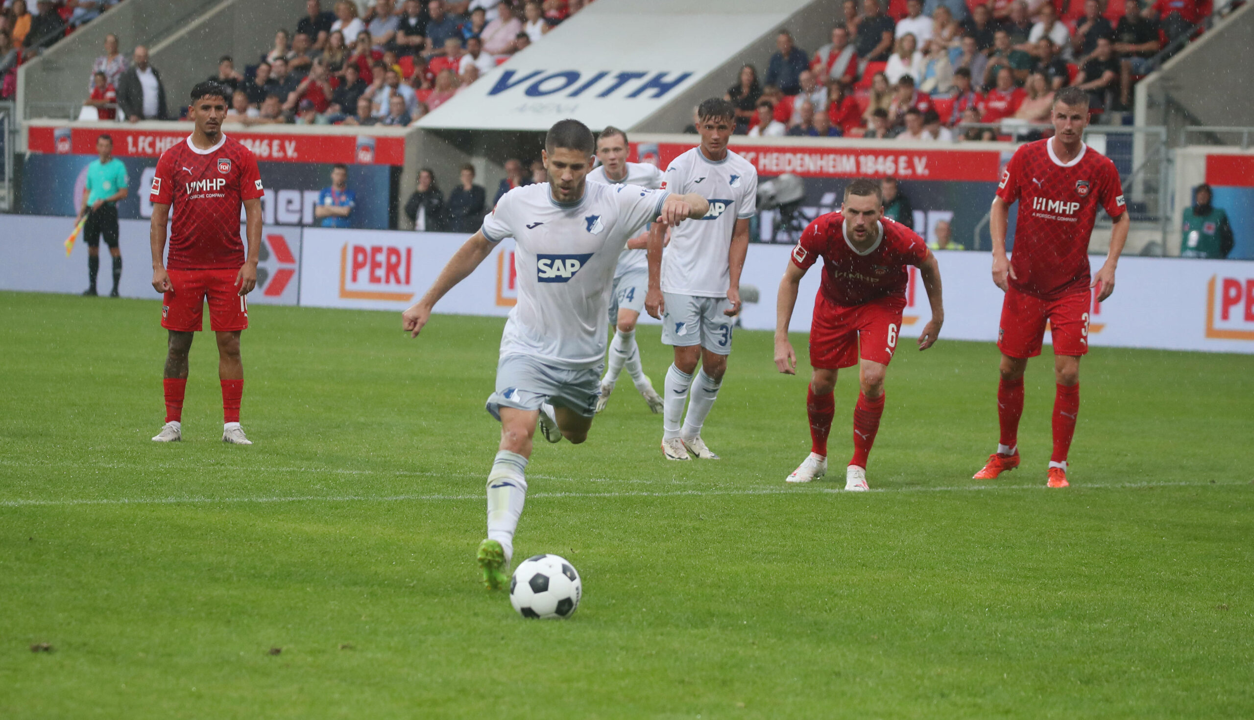 Andrej Kramaric verwandelt den Elfmeter gegen Heidenheim zum 2:3