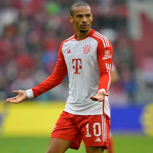 Leroy Sane gestikuliert