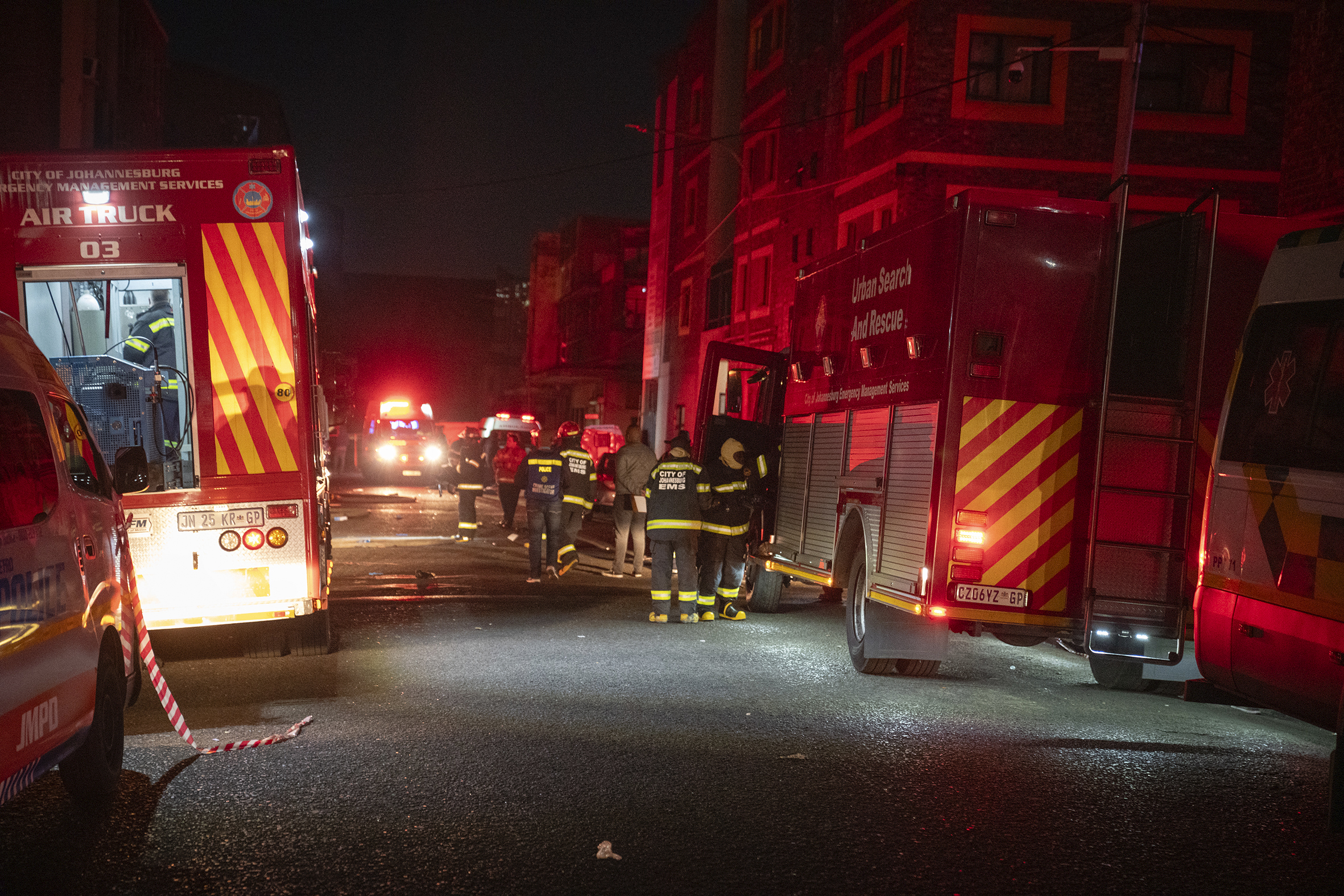 Bei einem verheerenden Brand im südafrikanischen Johannesburg sind mehr als 70 Menschen ums Leben gekommen.