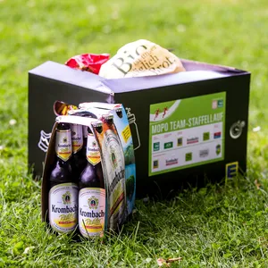 Krombacher Radler Alkoholfrei vor einer Verpflegungsbox für den MOPO Team Staffellauf