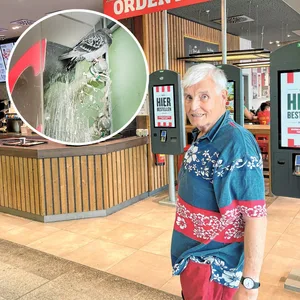 Bei einem Besuch bei „Kentucky Fried Chicken“ im Bahnhof Altona verging Jörn Josephi (83) der Appetit: überall Tauben – und eine machte auf den Tisch.