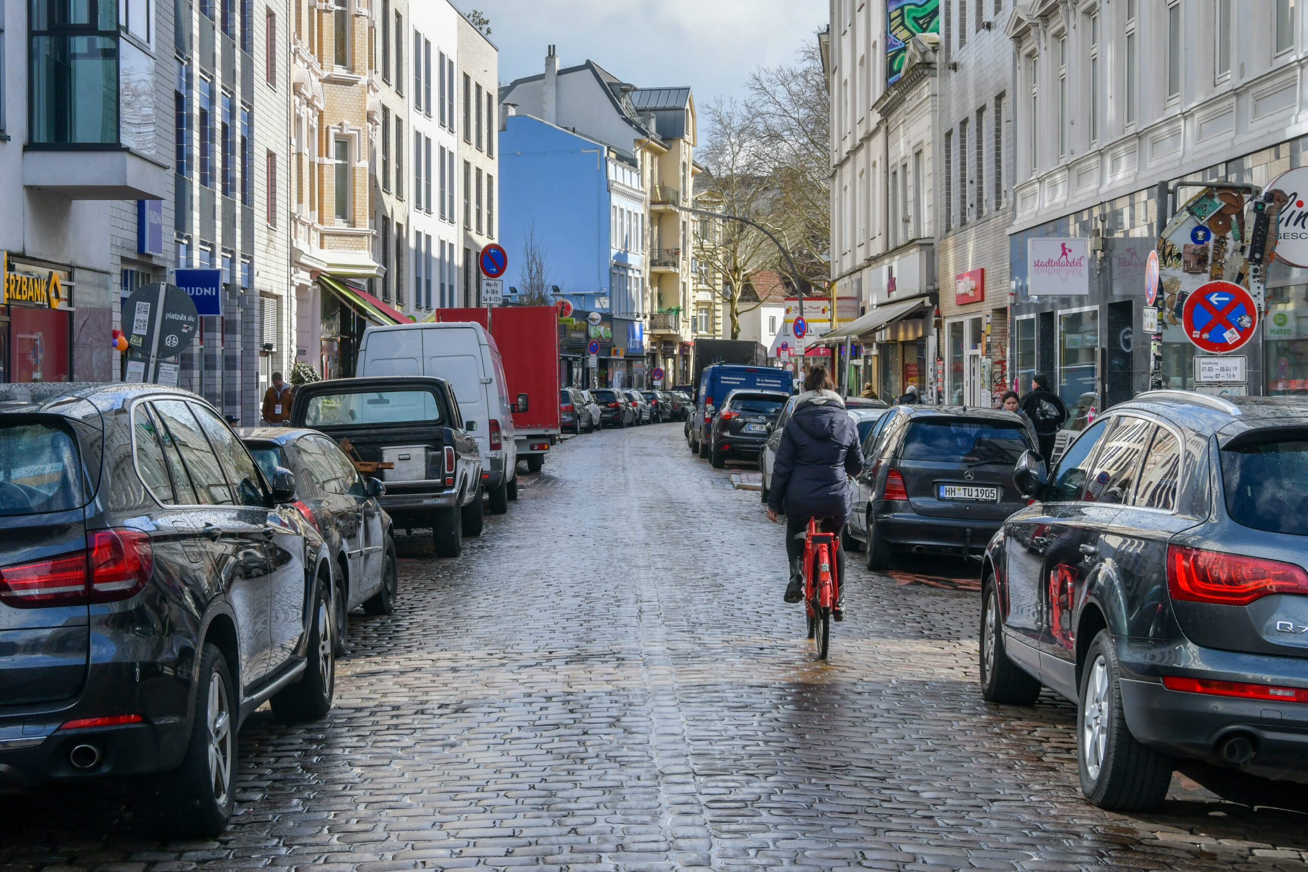 Die Bahrenfelder Straße soll im Zuge des Projekts „freiRaum Ottensen“ autoarm und zur Fahrradstraße werden.