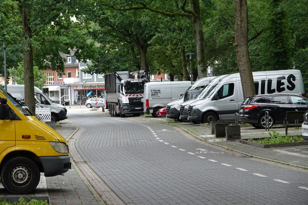 In der Tangstedter Landstraße beobachten Anwohner und Geschäftsleute immer mehr „Miles“-Sprinter.