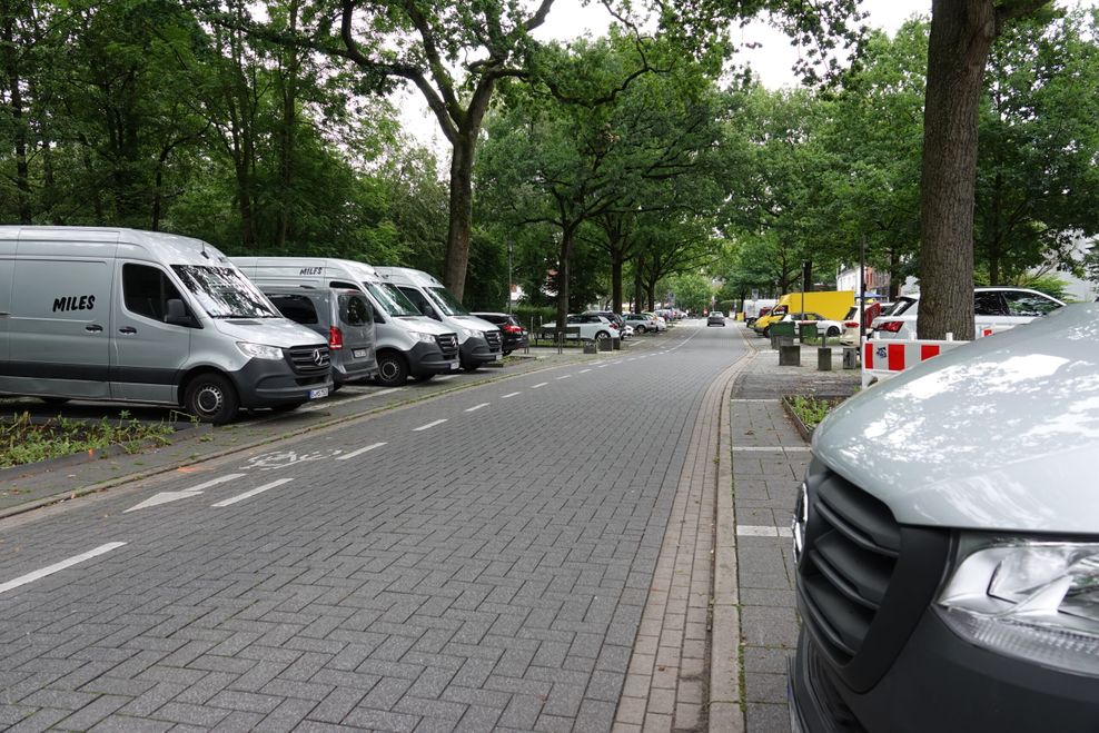 Die „Miles“-Sprinter stehen sehr oft nebeneinander in der Tangstedter Landstraße.