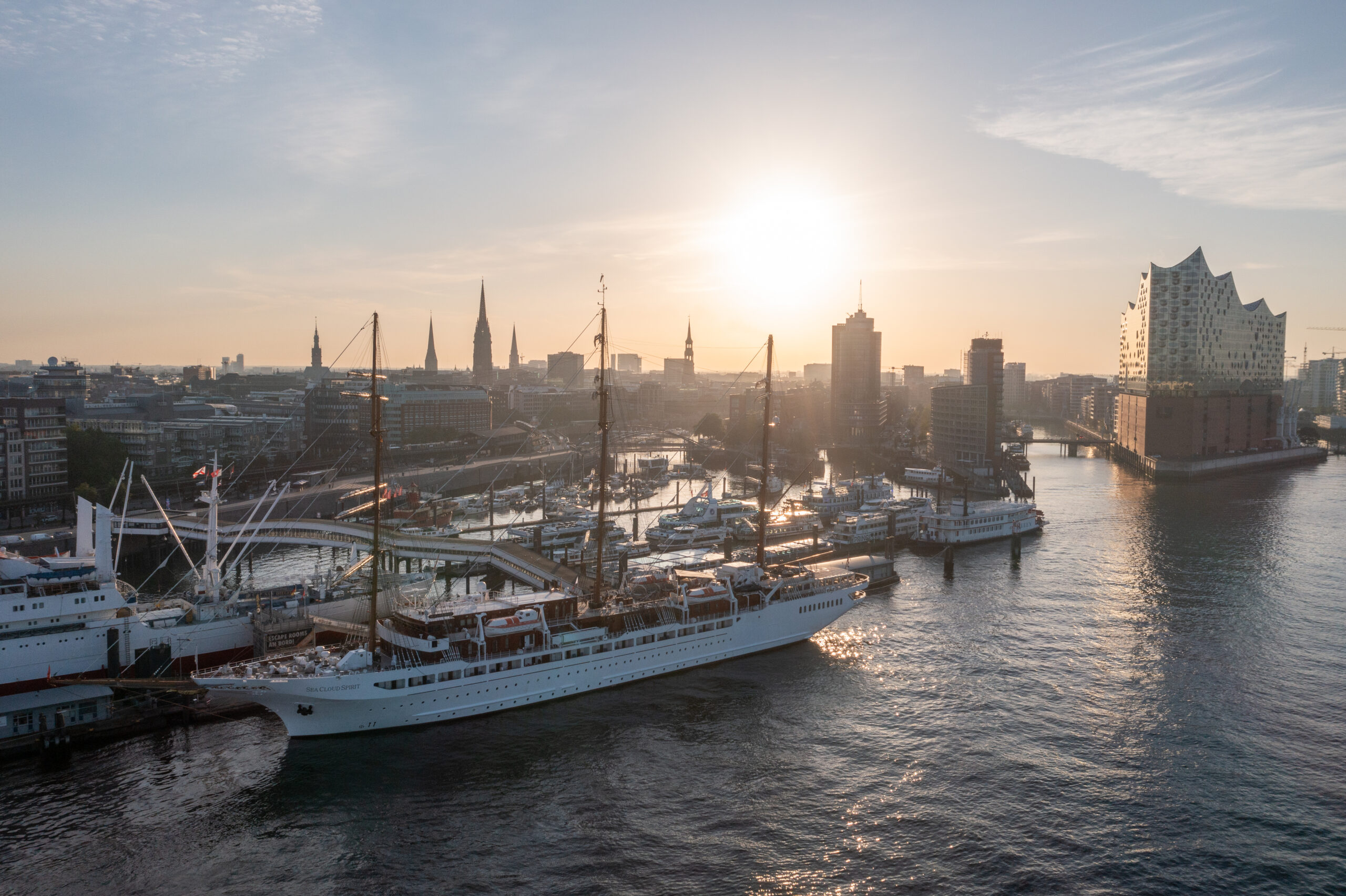 Luxus-Segelschiff "Sea Cloud Spirit" macht in Hamburg fest