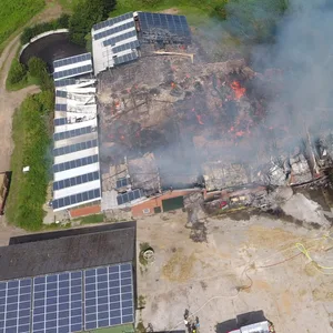Die Einsatzstelle aus der Vogelperspektive. Rund 120 Feuerwehrleute waren im Einsatz.