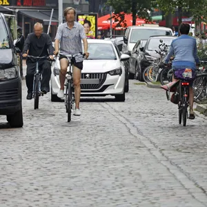 Die Ottenser Hauptstraße soll genauso wie die Bahrenfelder Straße „autoarm“ werden.