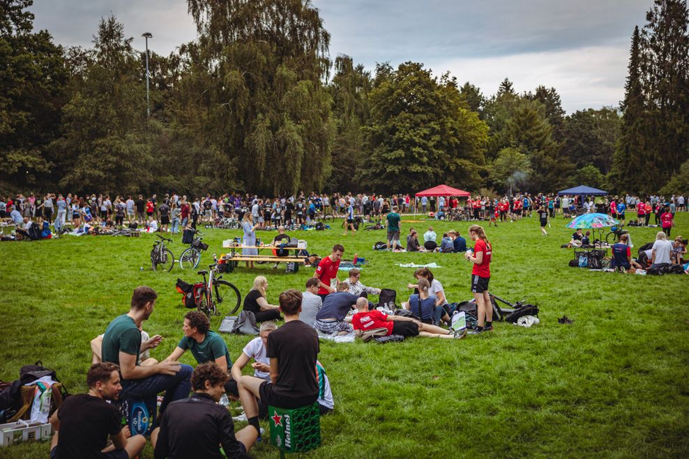 Nach dem Lauf den Picknick-Korb plündern: Der MOPO Team-Staffellauf ist ein riesiges Sommer-Event!