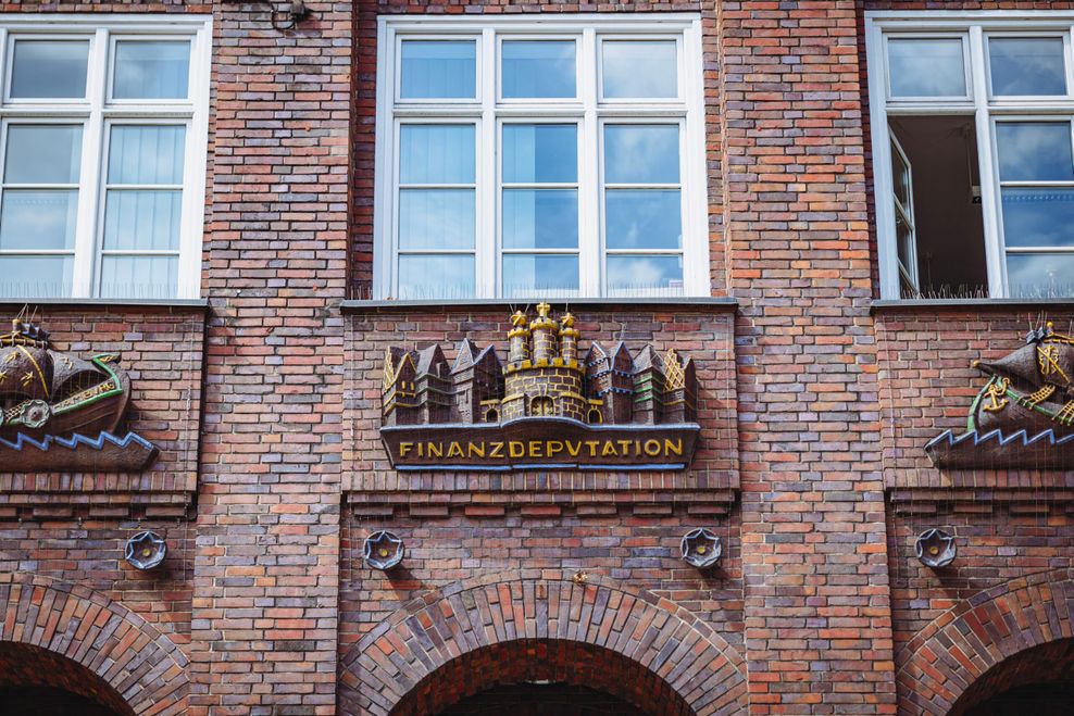 Fassadendetail an der Finanzbehörde