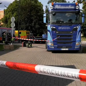 Dieser Sattelzug hat am Dienstagnachmittag einen Radfahrer überrollt und getötet.