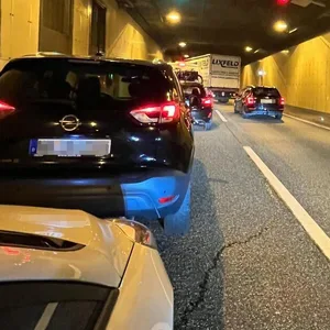 Der Unfall sorgte für Stau im Elbtunnel.
