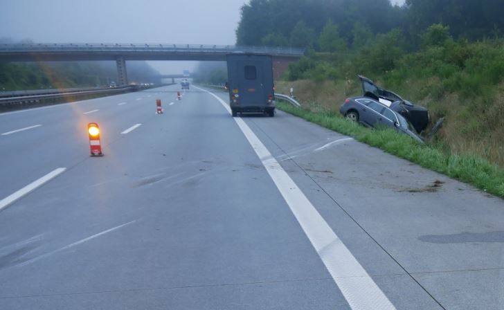 Bei einem Unfall ist am frühen Sonntagmorgen in der Nähe von Bremen ein Turnierpferd gestorben.