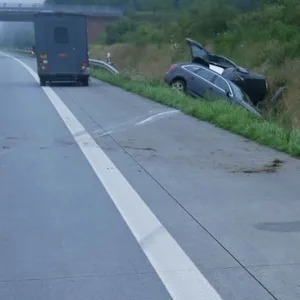 Bei einem Unfall ist am frühen Sonntagmorgen in der Nähe von Bremen ein Turnierpferd gestorben.