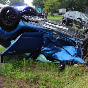Bei dem Unfall im Kreis Steinburg wurden mehrere Personen verletzt.